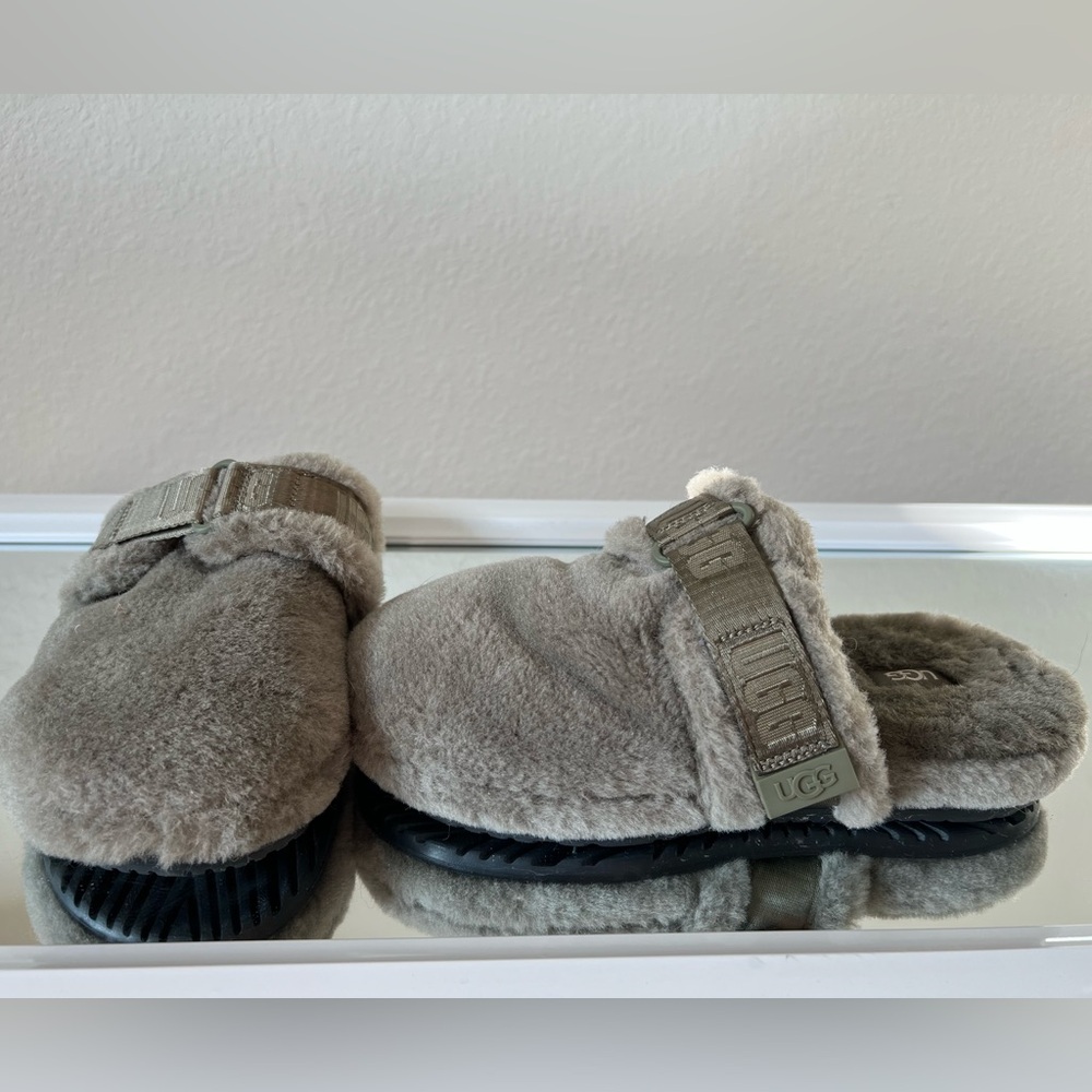 UGG Women’s Fluff It Slippers – Gray | Size 7